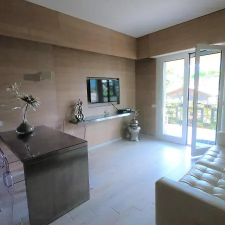 Apartment Azimut