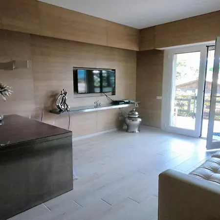 Apartment Azimut *